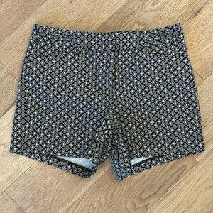 Fitted professional shorts with pockets